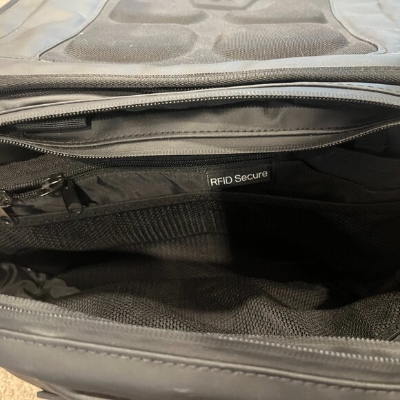 Wandrd Carryall Duffel 40L - Picture 4 of 5